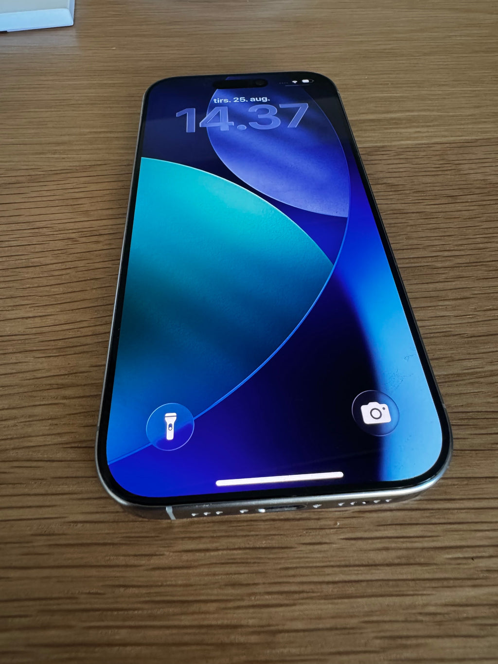 Apple iPhone 16 Pro 128 Go - Titane Naturel (Très Bon État)