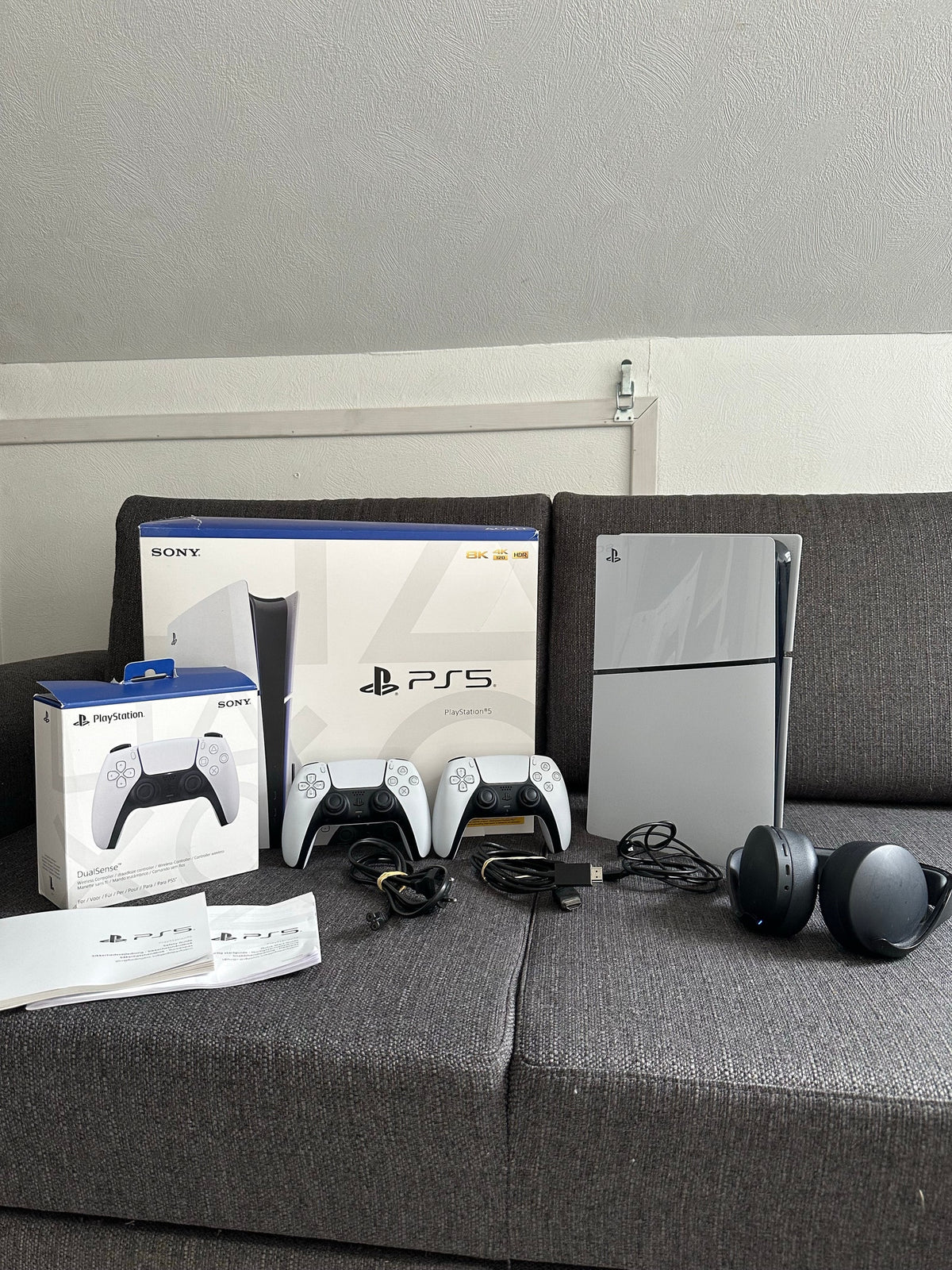 Pack PlayStation 5 Slim (Édition Lecteur de Disque) – 2 Manettes DualSense + Casque Sans Fil + Jeu EA Sports FC 24