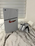 Sony PlayStation 5 Slim (Édition Blanche) + 2 Manettes DualSense + Station de Recharge