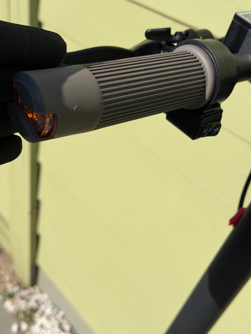 Trottinette électrique pliable 350 W – Pneus increvables & clignotants intégrés