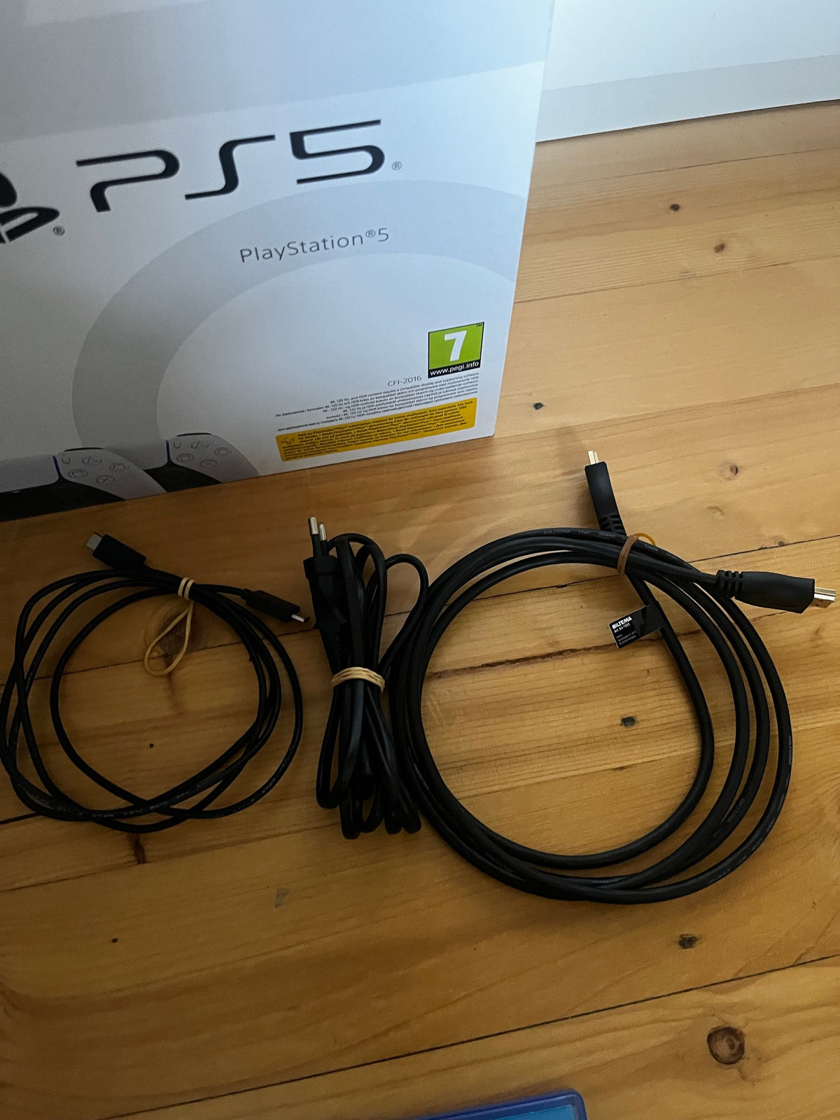 Pack Console Sony PlayStation 5 (Édition Slim avec Lecteur) + 2 Manettes DualSense + Casque Gamer + 5 Jeux Inclus