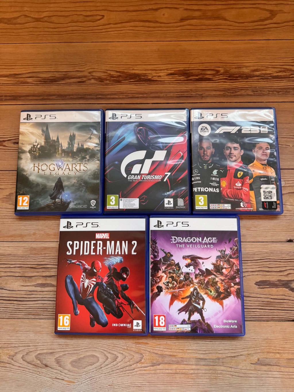 Pack Console PlayStation 5 (Édition Standard avec Lecteur de Disque) + 2 Manettes DualSense + Station de Charge + 7 Jeux