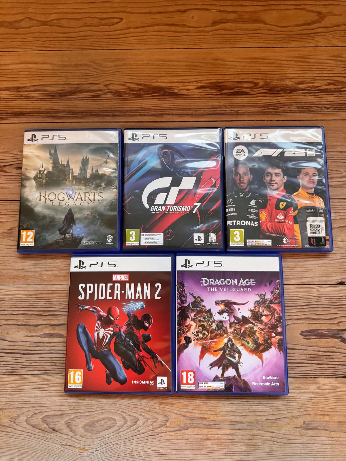 Pack Console PlayStation 5 (Édition Standard avec Lecteur de Disque) + 2 Manettes DualSense + Station de Charge + 7 Jeux
