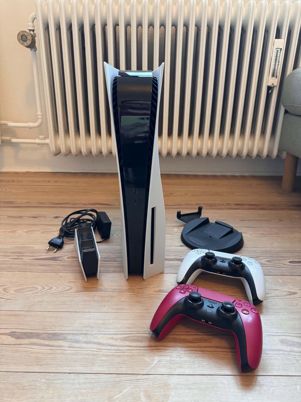 Pack Console PlayStation 5 (Édition Standard avec Lecteur de Disque) + 2 Manettes DualSense + Station de Charge + 7 Jeux