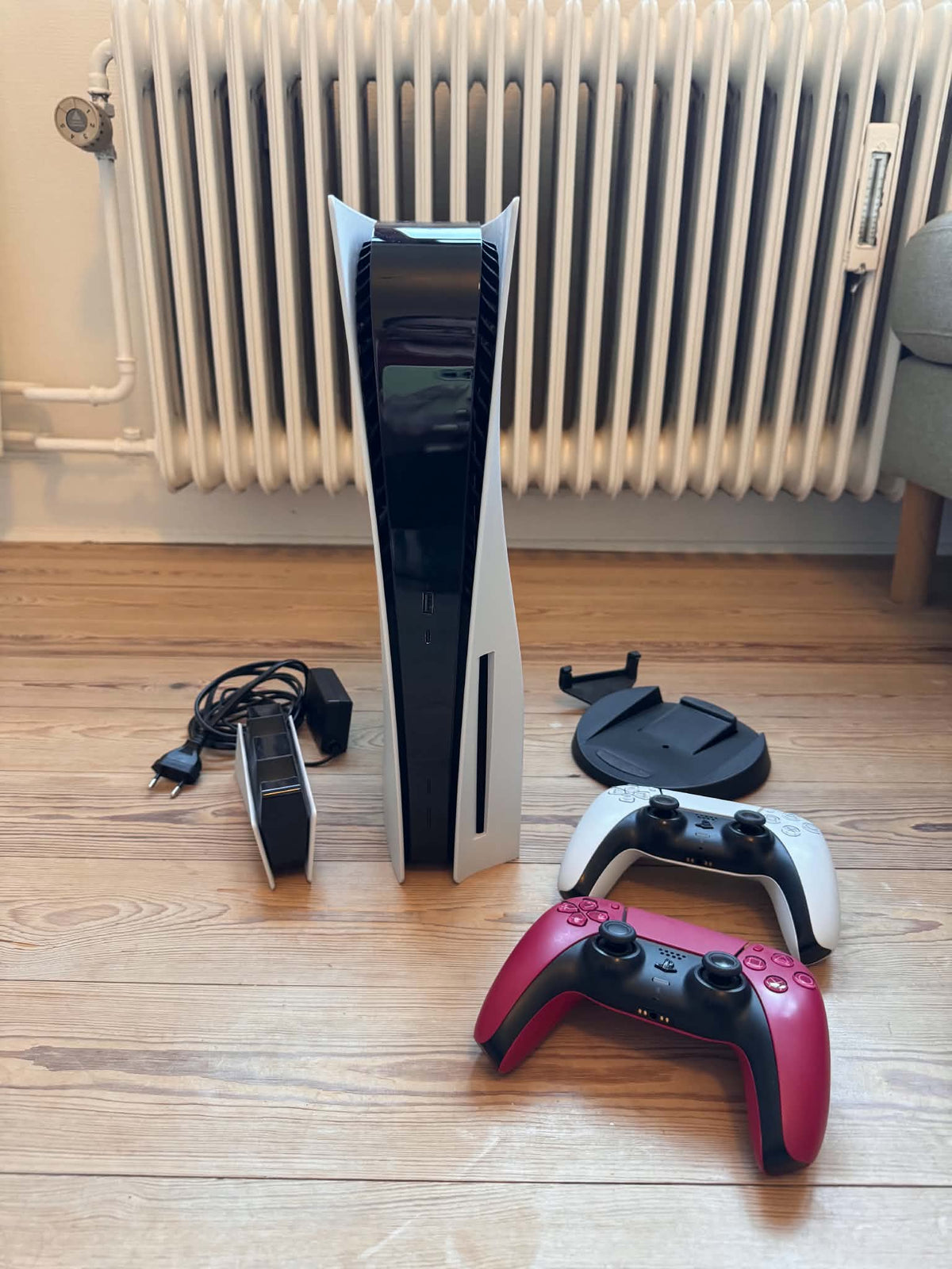 Pack Console PlayStation 5 (Édition Standard avec Lecteur de Disque) + 2 Manettes DualSense + Station de Charge + 7 Jeux