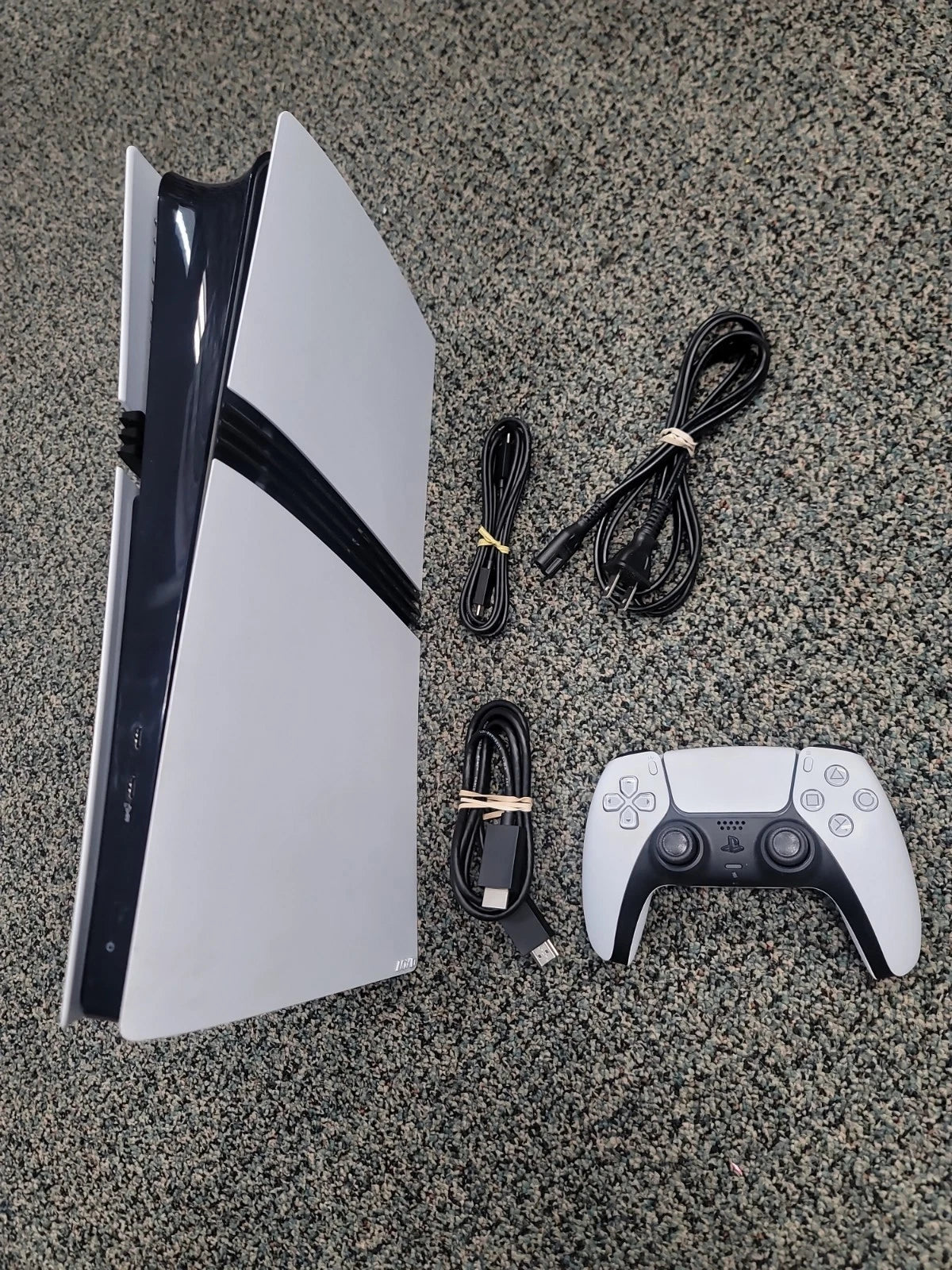 Sony PlayStation 5 Pro (PS5 Pro) - Édition avec Lecteur - SSD 2 To + Manette DualSense & Câbles