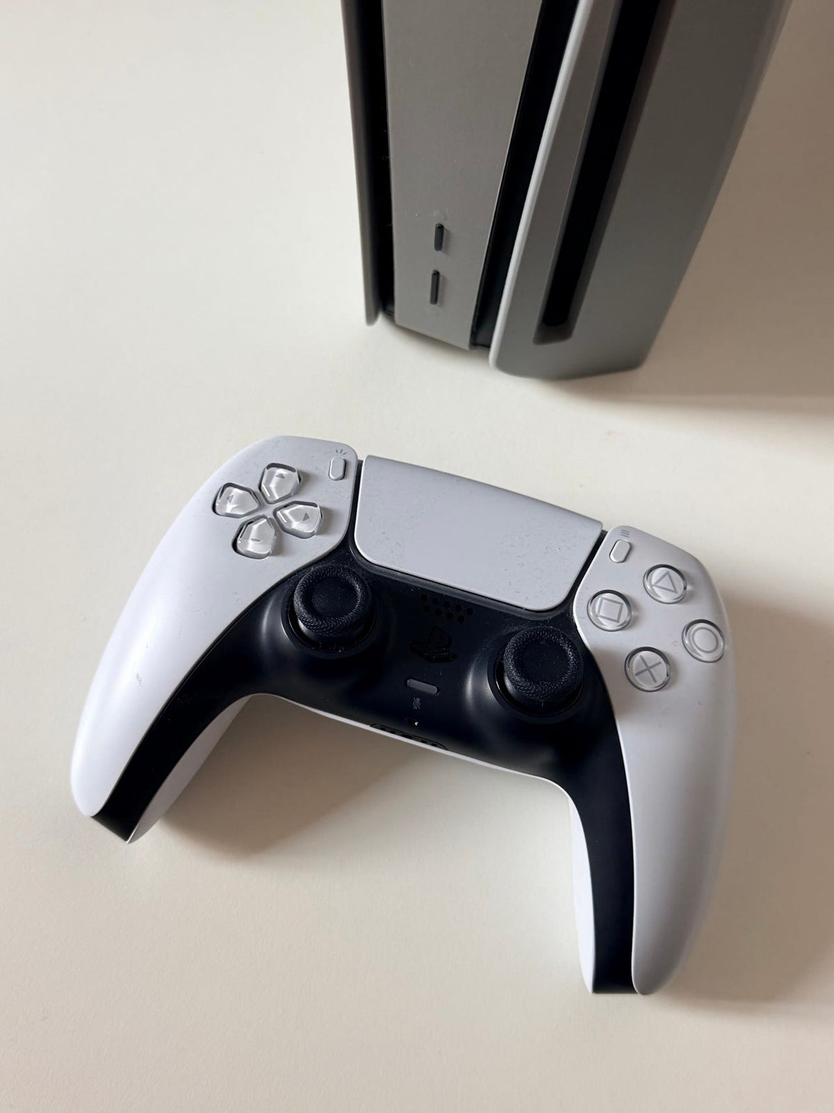 PlayStation 5 Disc Edition – Avec plaques personnalisées dbrand Darkplates