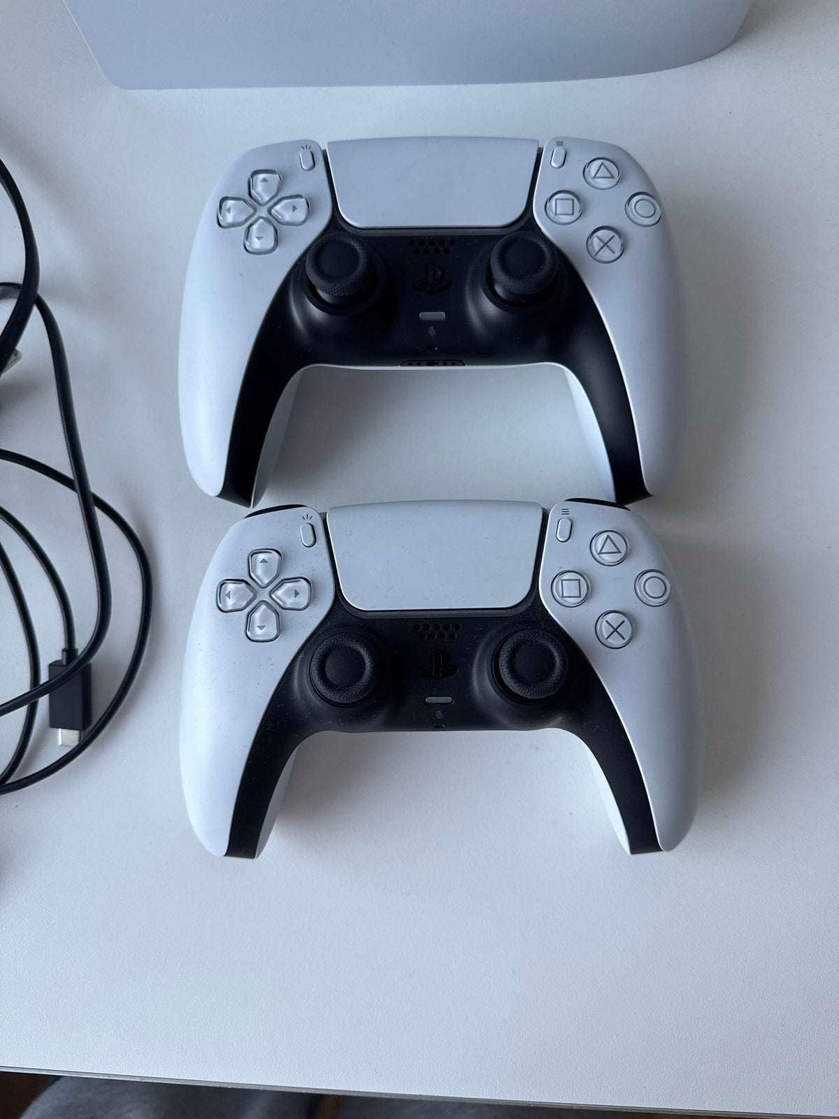 Console Sony PlayStation 5 Pro – Pack avec 2 Manettes DualSense – Reconditionnée / Occasion Garantie