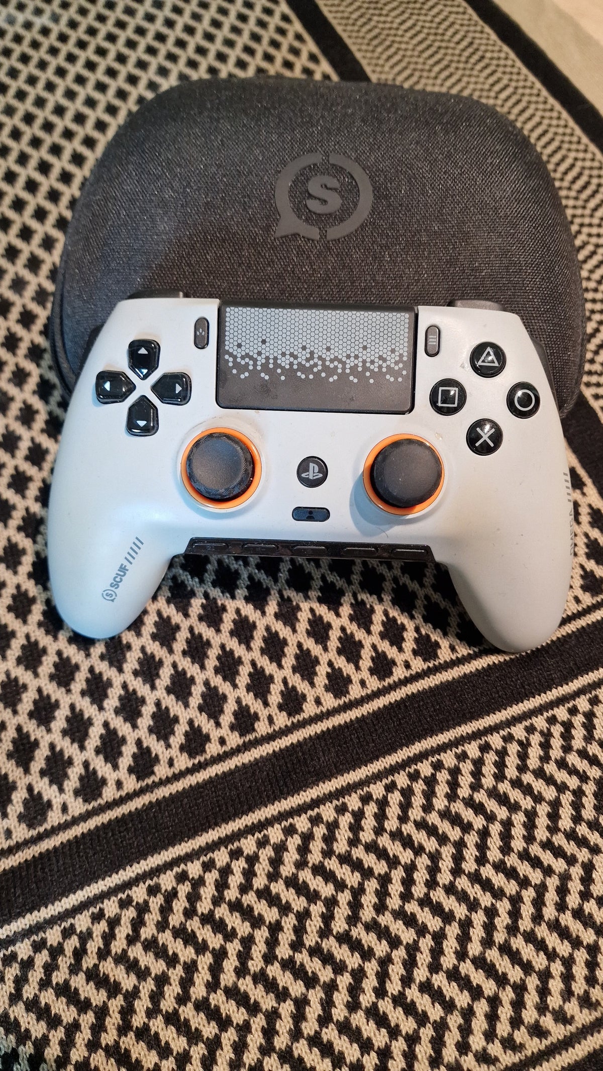 Pack PlayStation 5 Pro + Manette SCUF Reflex avec Étui et Accessoires – Édition Performance