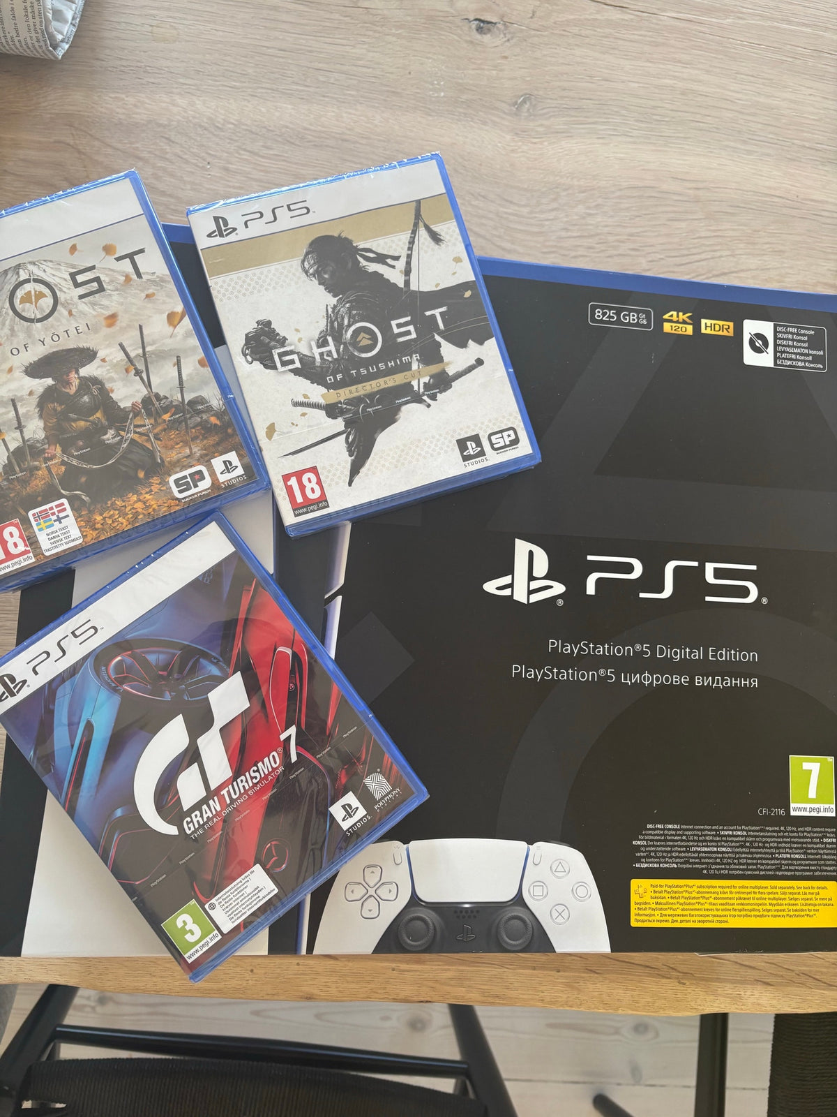 Pack Sony PlayStation 5 Digital Edition (825 Go) + Lecteur de disque + Manette DualSense + 3 Jeux PS5