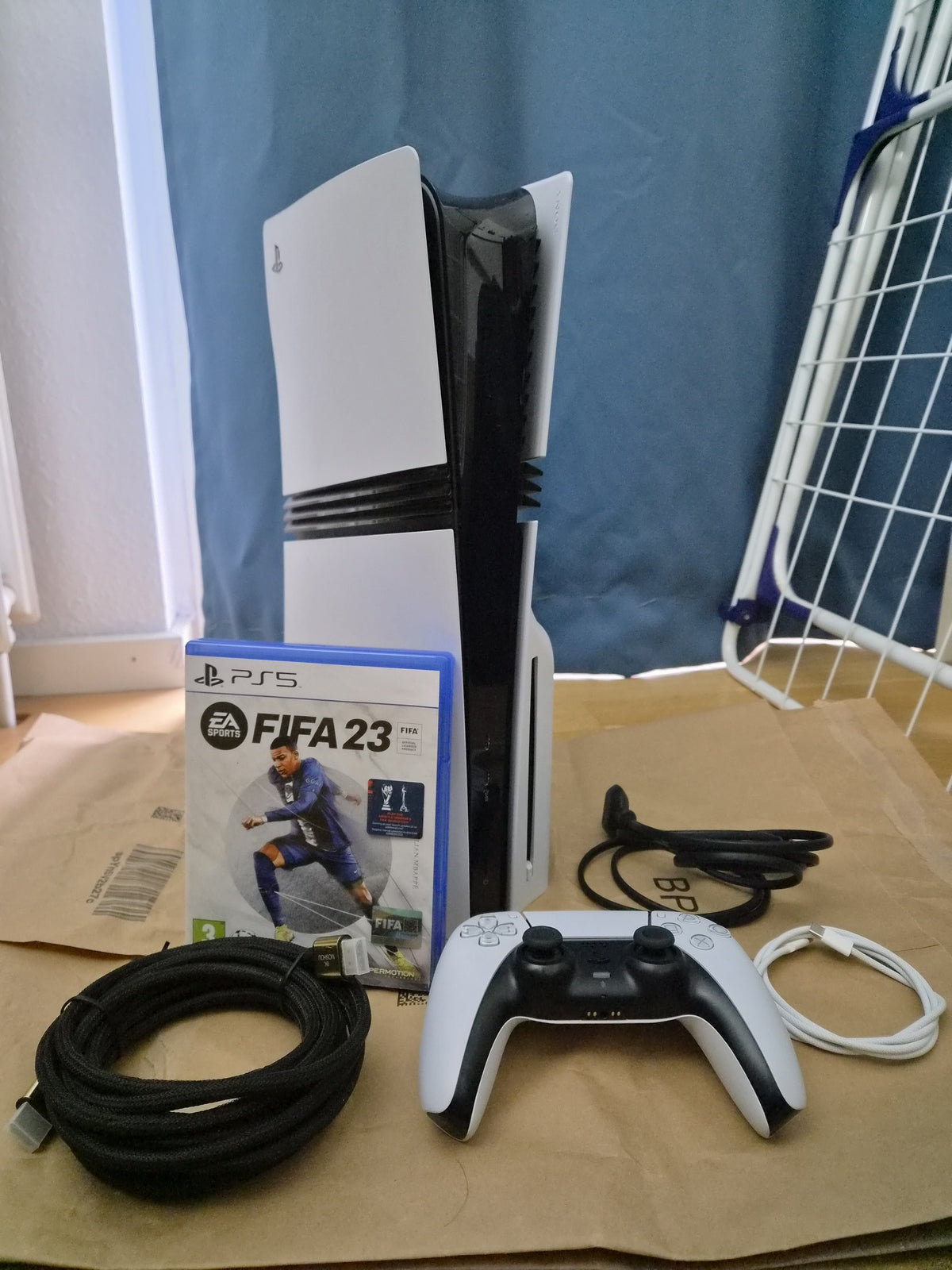 Pack Console Sony PlayStation 5 Pro (Édition Disque) + Manette DualSense + Jeu FIFA 23