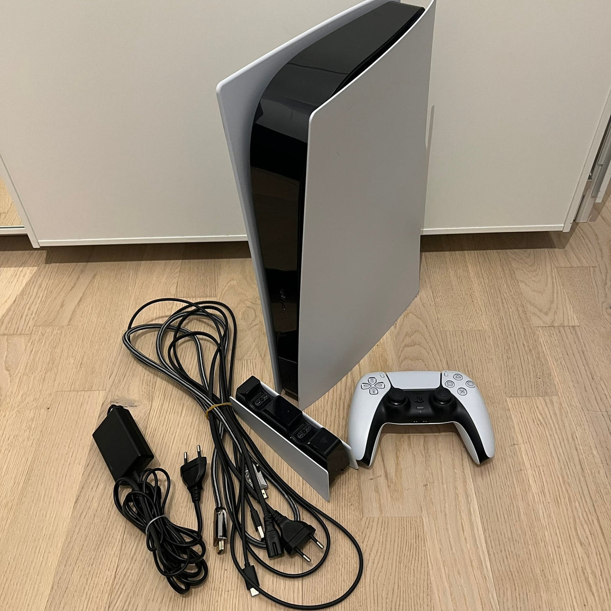 Pack PlayStation 5 Édition Standard + Manette DualSense & Station de Charge