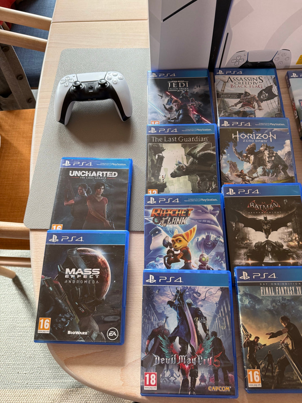 Pack Sony PlayStation 5 Slim 1 To - Console + Manette DualSense + Sélection de Jeux