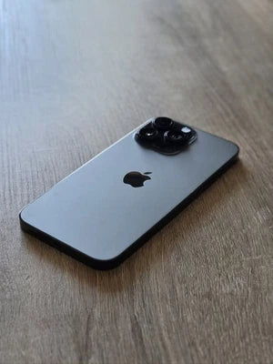 Apple iPhone 16 Pro Max 256 Go - Noir Sidéral - Débloqué Tout Opérateur (État Parfait / En Boîte)