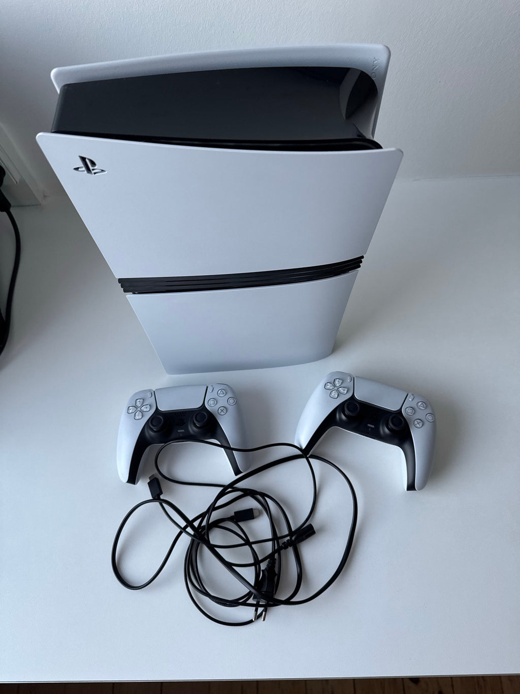 Console Sony PlayStation 5 Pro – Pack avec 2 Manettes DualSense – Reconditionnée / Occasion Garantie