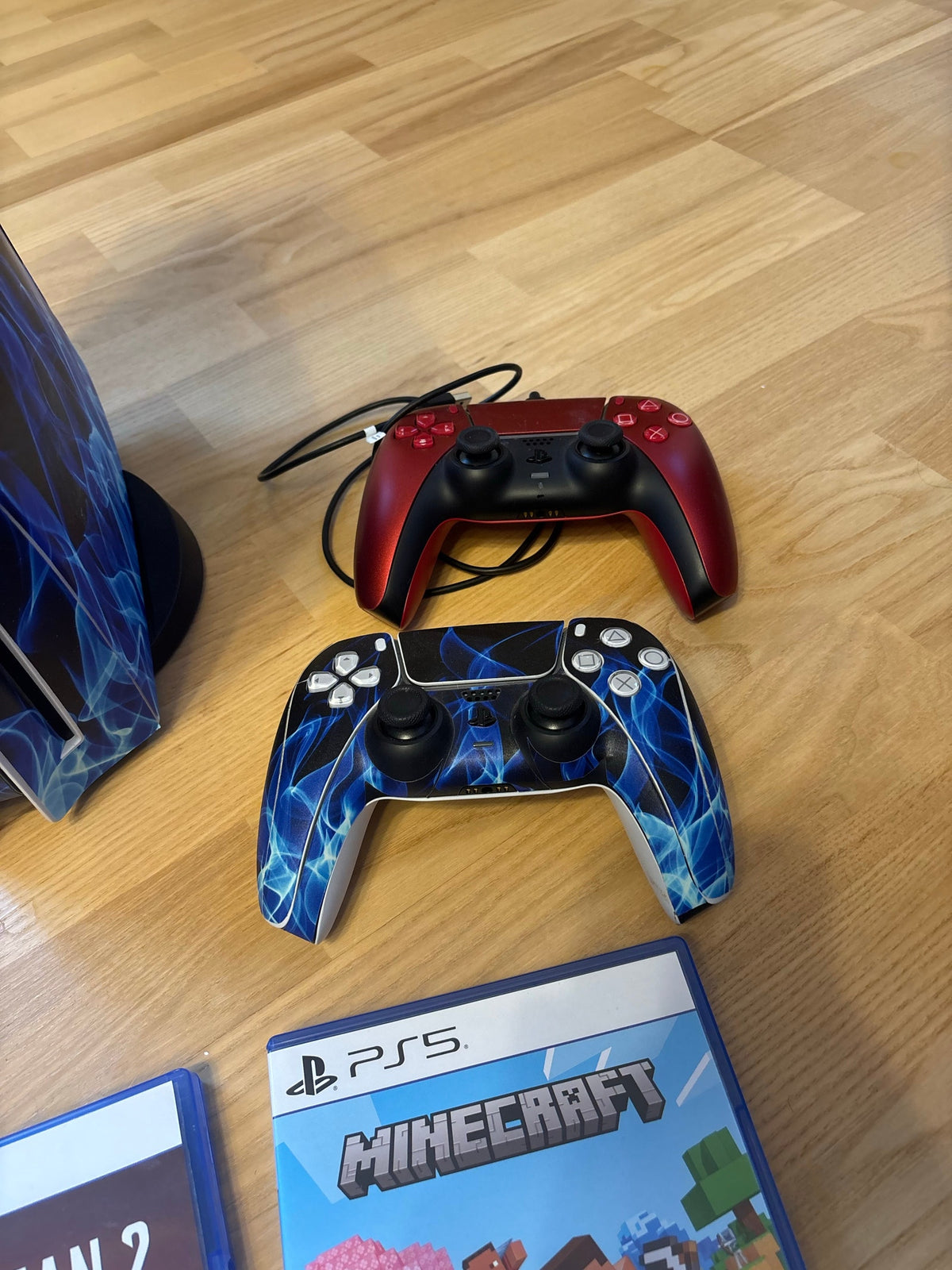 Pack Console PlayStation 5 (Édition Disque) Custom Flammes Bleues + Casque Pulse 3D + 2 Manettes DualSense + 2 Jeux PS5