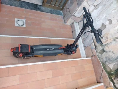 Trottinette Électrique Pliable Majestic Lewis Pro – Puissance, Confort & Pneus Tout-Terrain