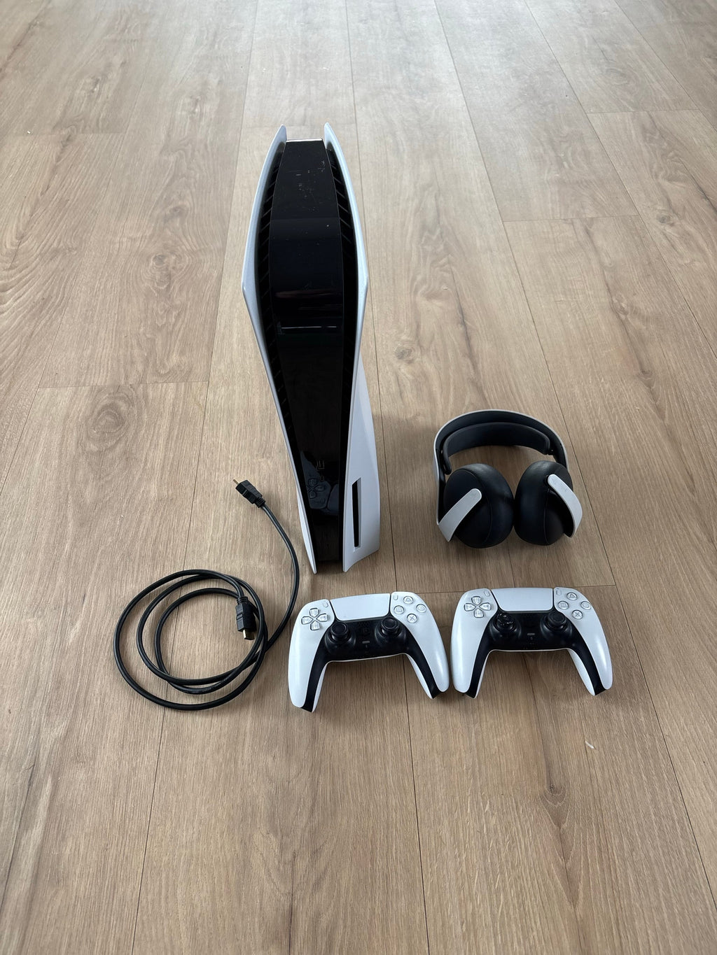 Sony PlayStation 5 Disc Edition – Pack Complet avec 2 Manettes DualSense + Casque Sans Fil Pulse Elite