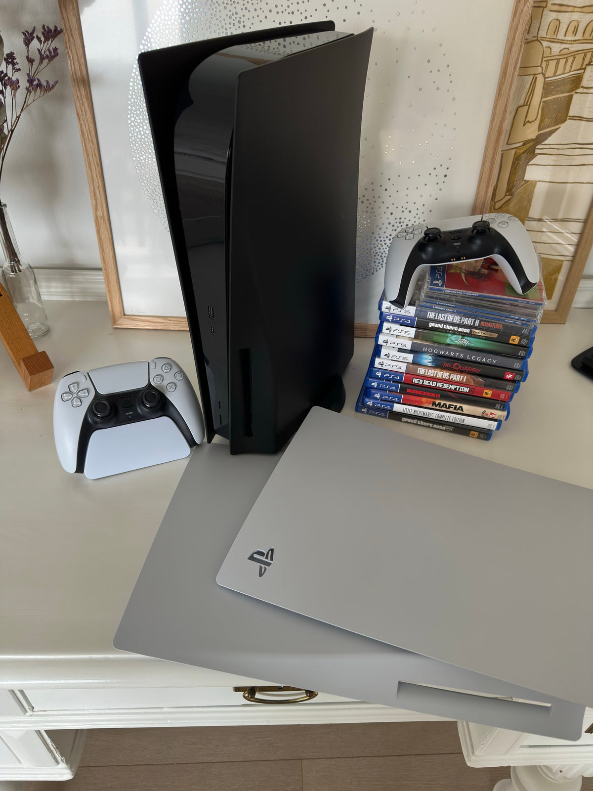 Pack Console Sony PlayStation 5 + 2 Manettes DualSense + Station de Charge Dual + Lot de Jeux