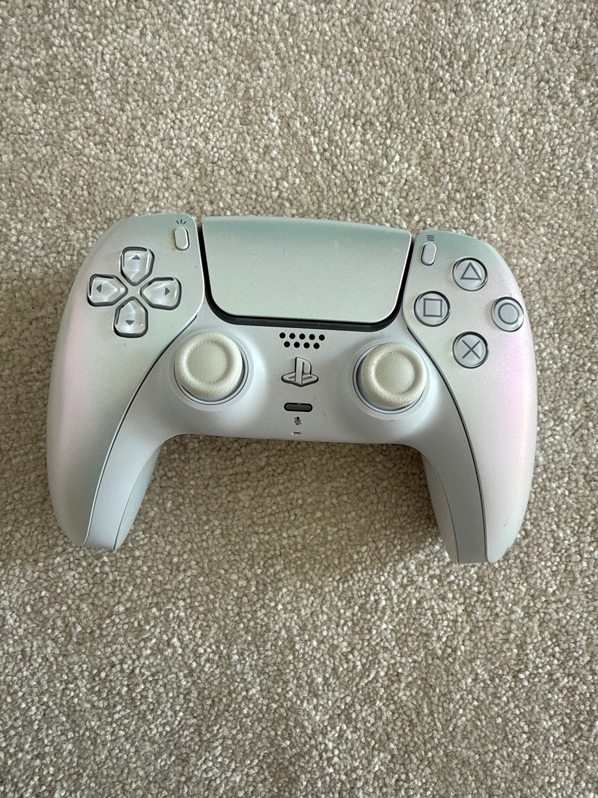 Pack Accessoires PS5 : Manettes Sans Fil DualSense (Sterling Silver & Blanche) + Casque Audio Sans Fil PULSE 3D