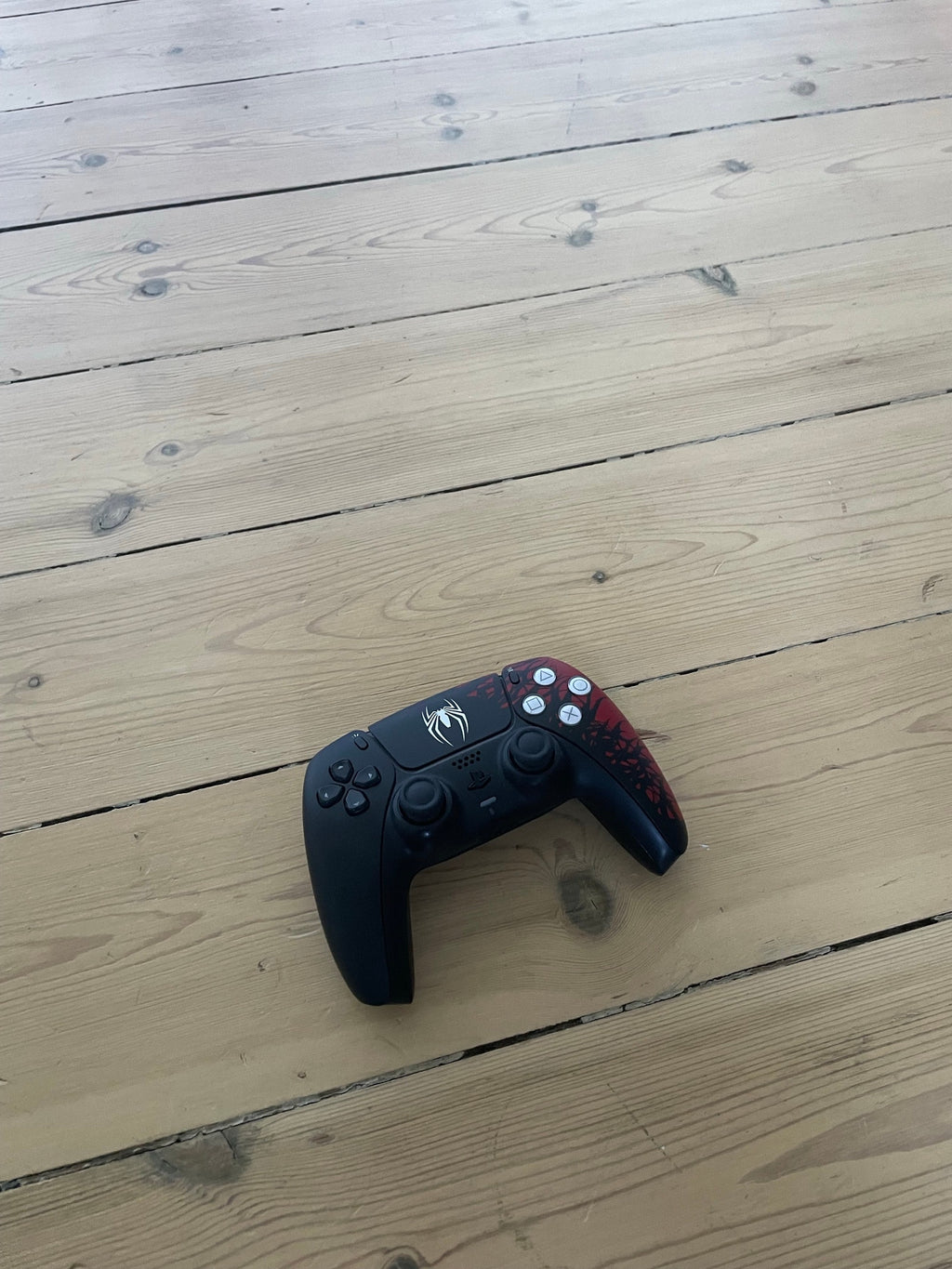 Sony PlayStation 5 Édition Limitée Marvel's Spider-Man 2 + 2 Manettes DualSense — Occasion Reconditionnée
