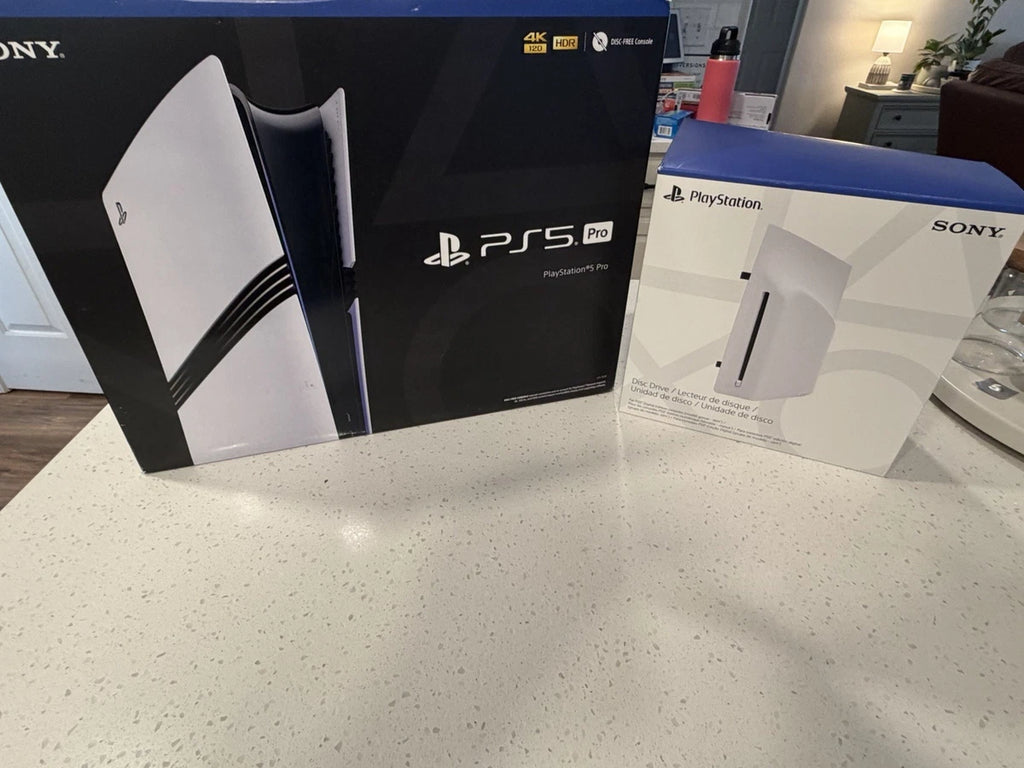 Sony PlayStation 5 Pro (2 To SSD) – Avec Lecteur de Disque Officiel – 4K UHD – Blanc/Noir