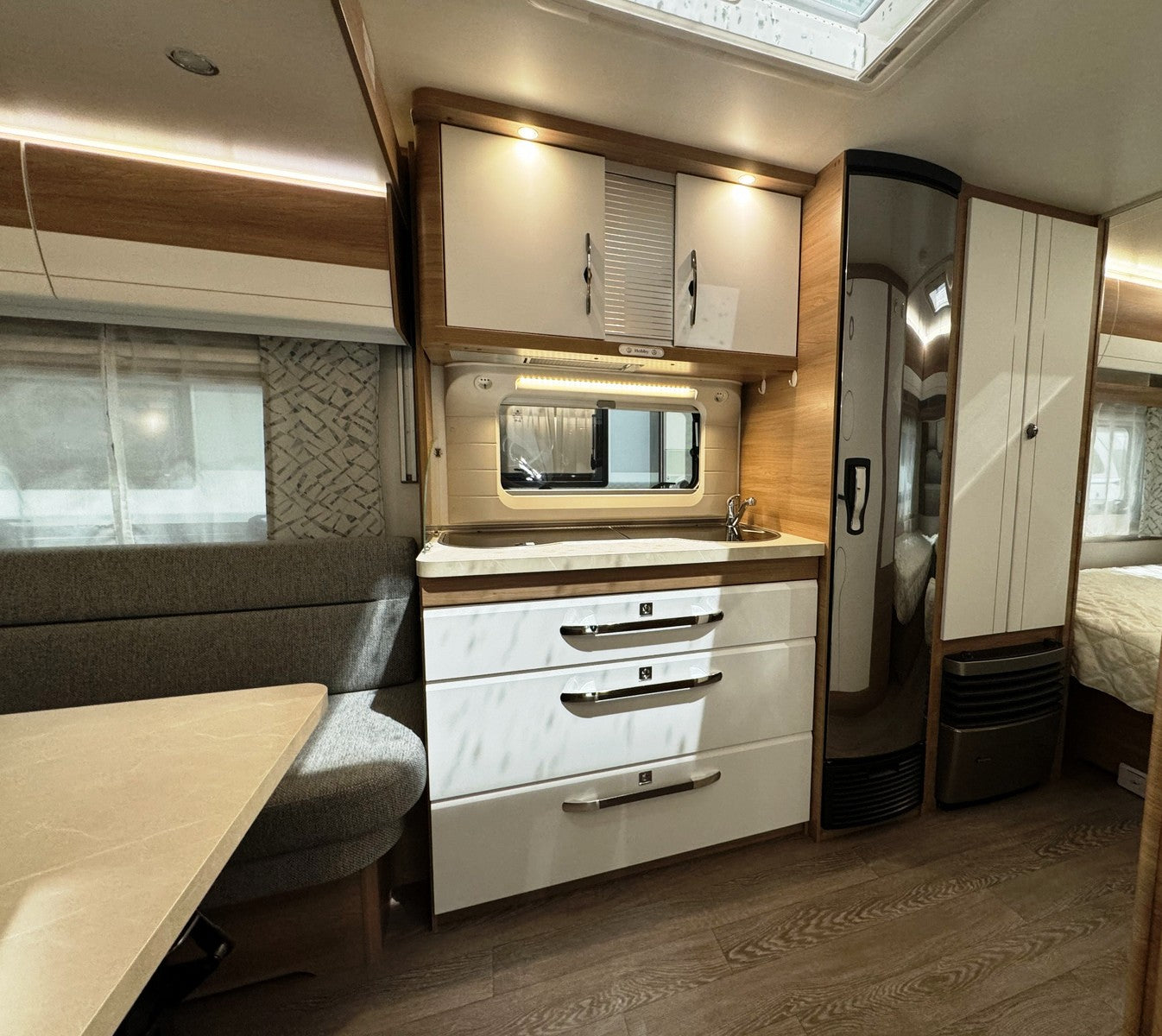 ESPLÉNDIDA CARAVANA HOBBY 515 UHL LUXURY (MODELO 2019)