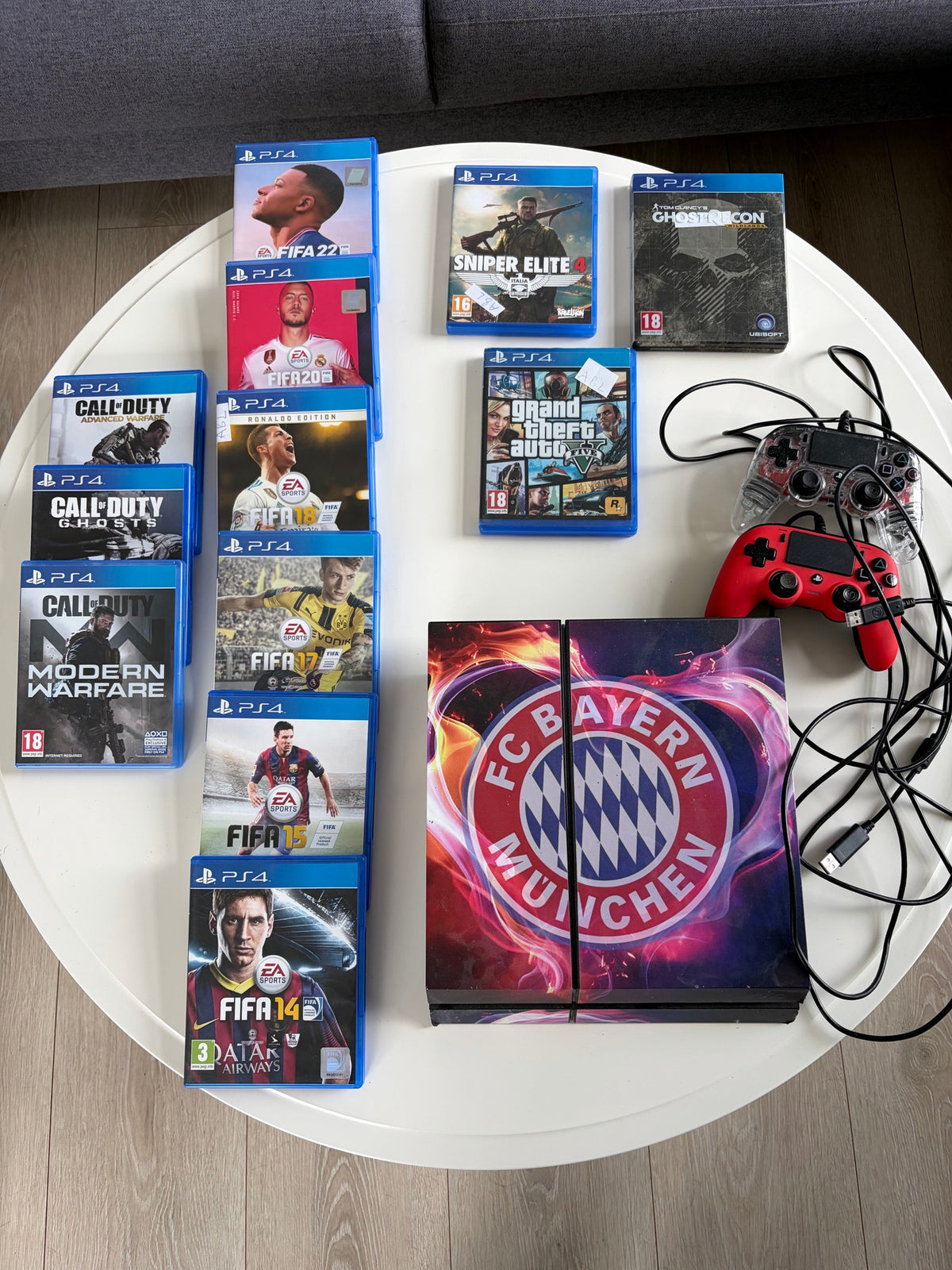 Pack Console PS4 (Édition FC Bayern München) + 2 Manettes + 10 Jeux Inclus